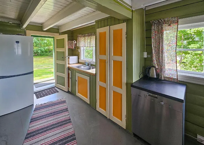 Semesterbostad Amazing In With Wifi Svelvik